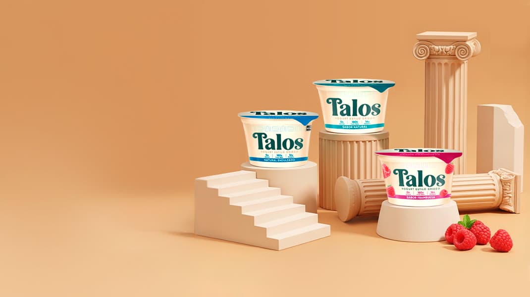 Yogurt griego Talos sobre columnas griegas